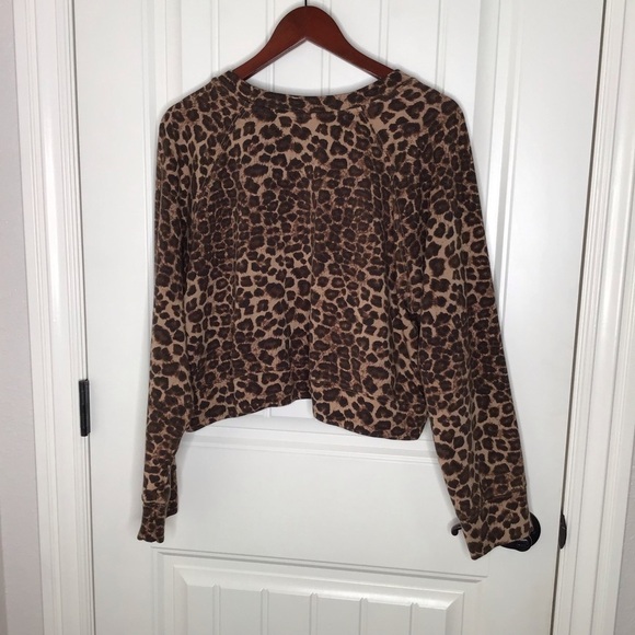 Good American Cheetah Print Cropped Crew Neck Sweatshirt. - Picture 8 of 14